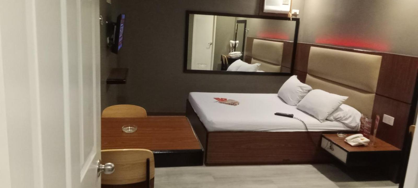 Hotel Sogo Buendia Pasay Kültér fotó
