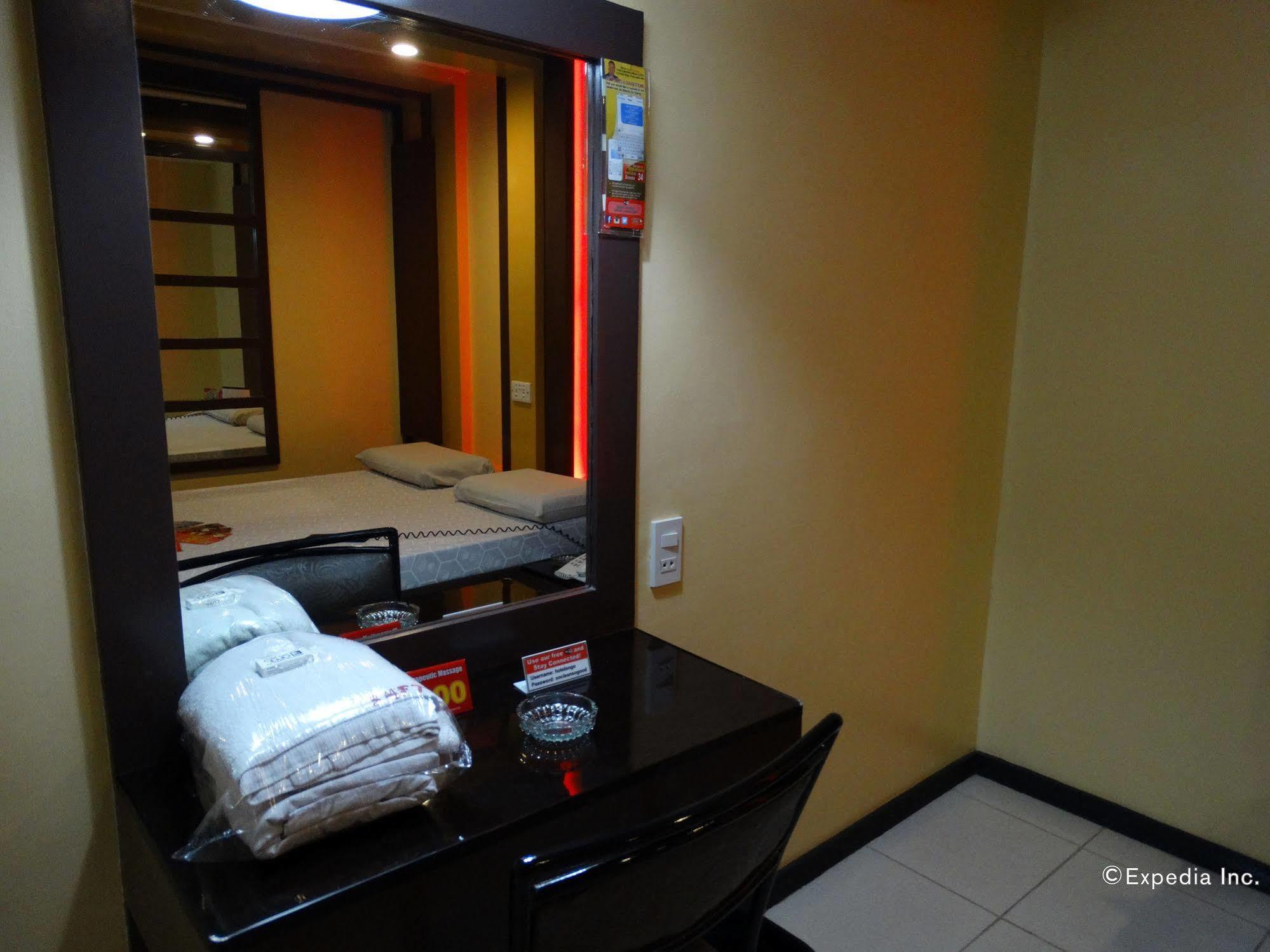 Hotel Sogo Buendia Pasay Kültér fotó