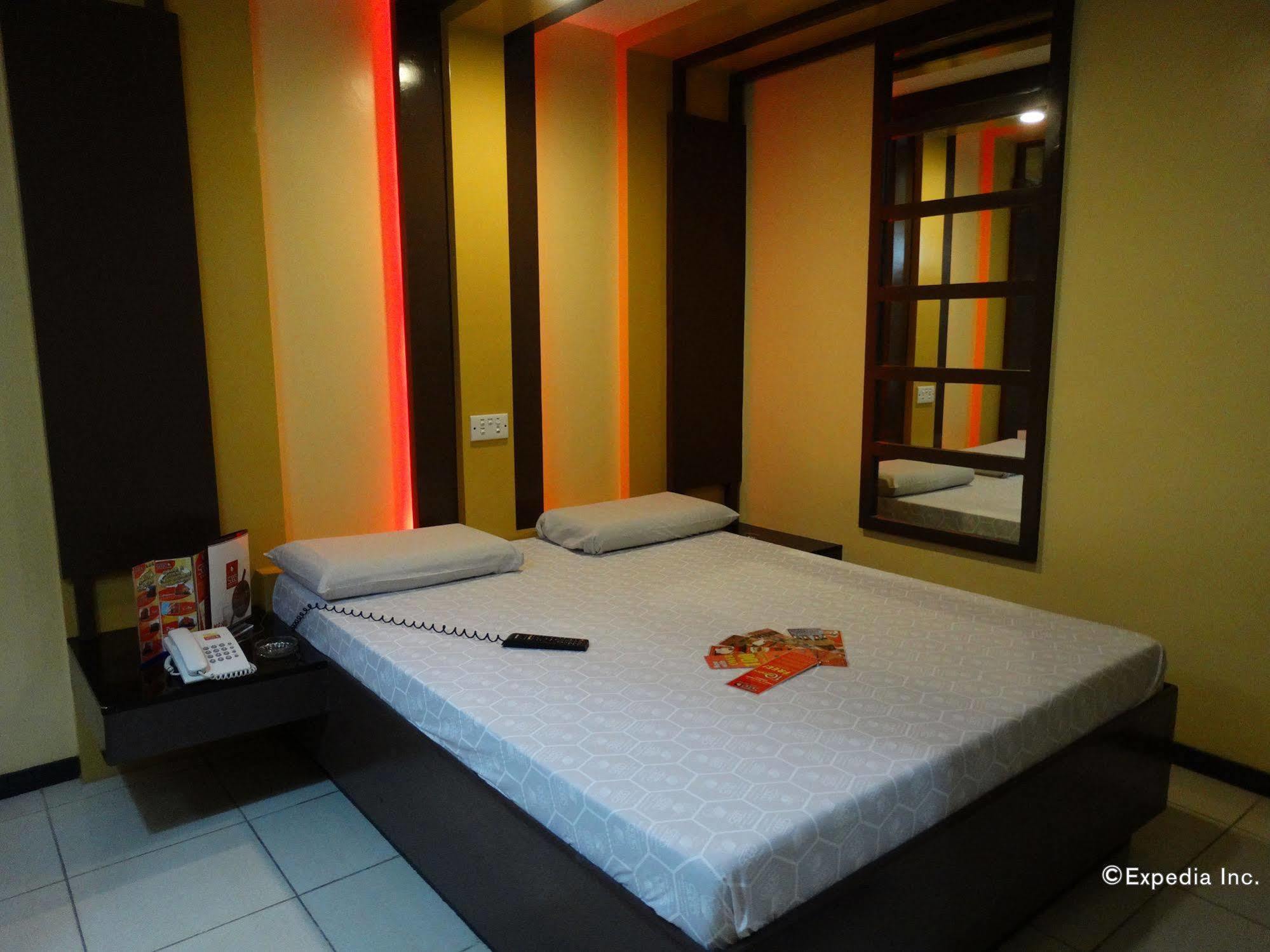 Hotel Sogo Buendia Pasay Kültér fotó