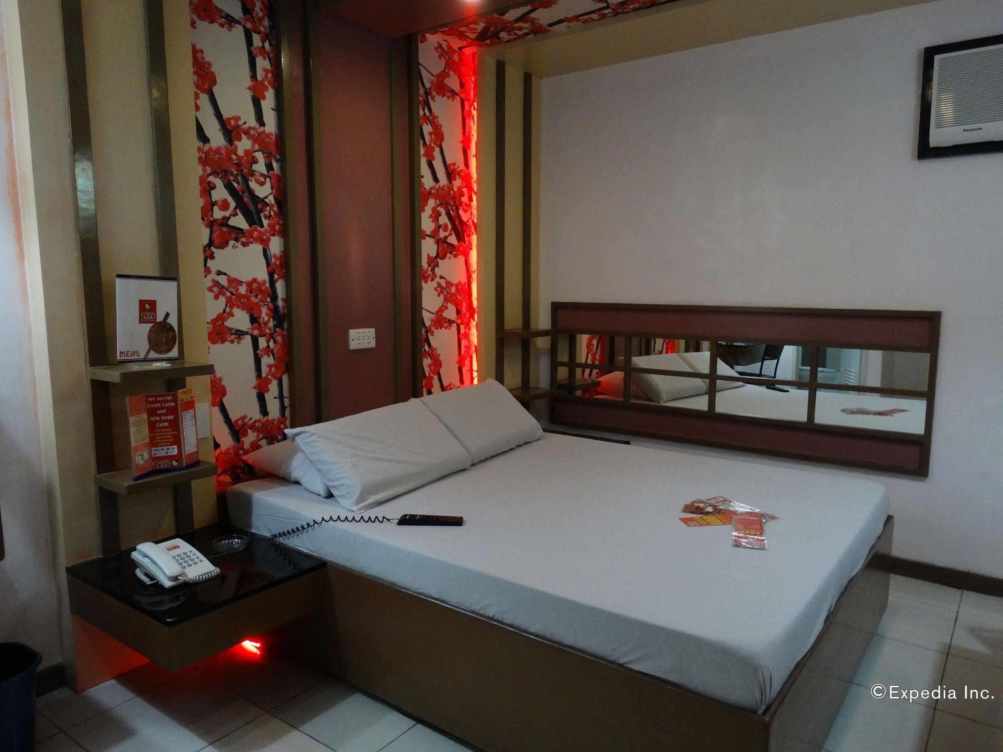 Hotel Sogo Buendia Pasay Kültér fotó