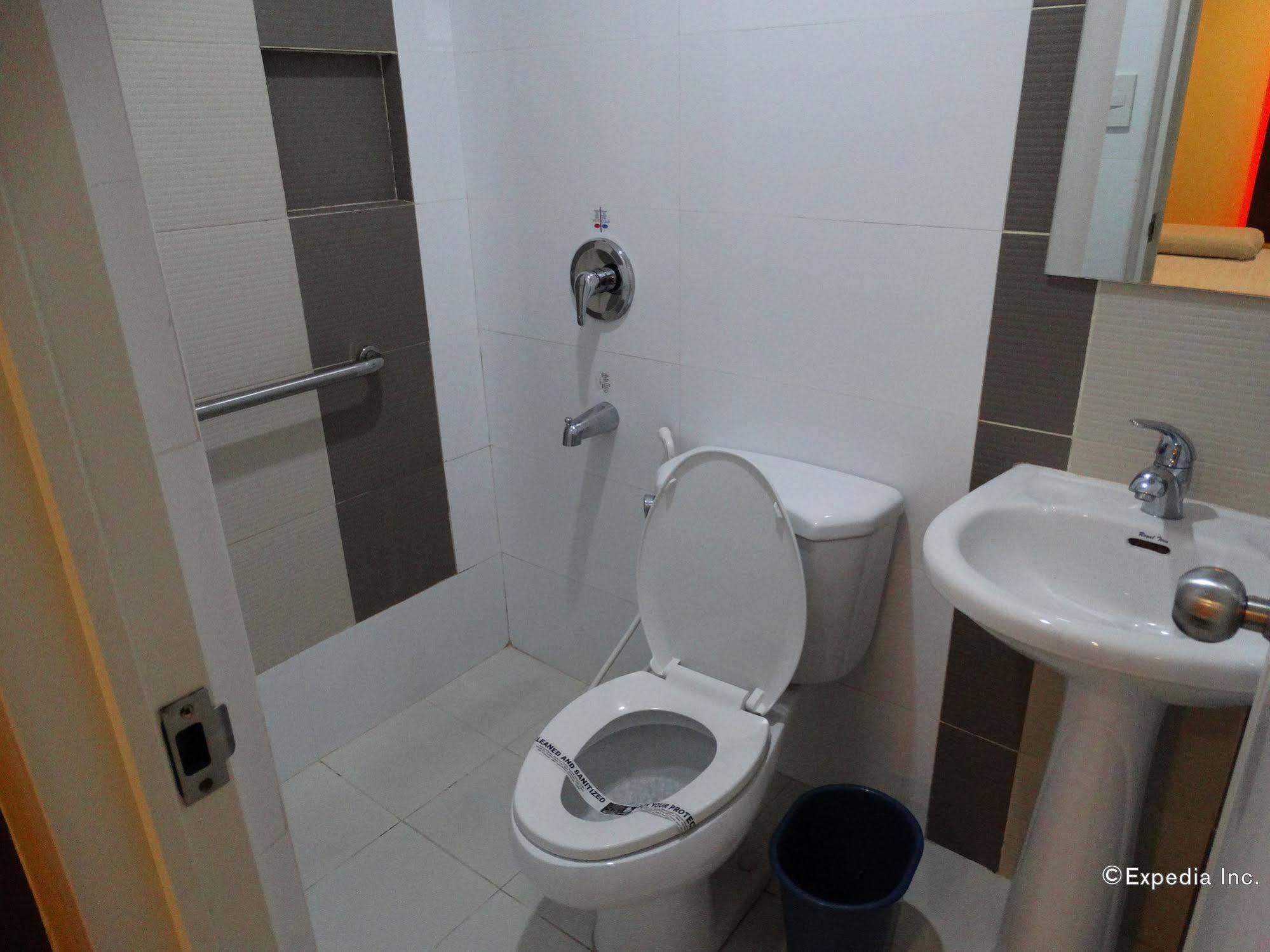 Hotel Sogo Buendia Pasay Kültér fotó